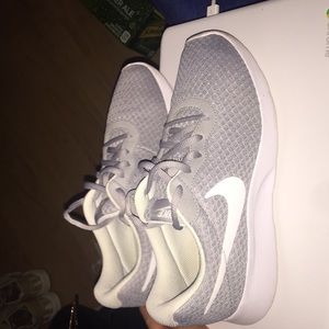 Nike Tanjun Women’s Athletic Shoe